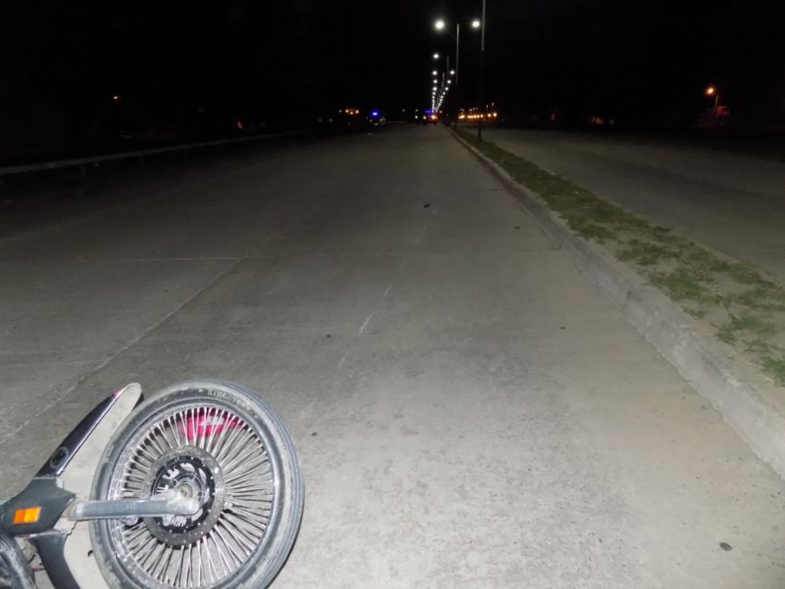 Muri Un Motociclista Al Chocar Con Un Poste De Luz Policiales Profesional Fm Salta