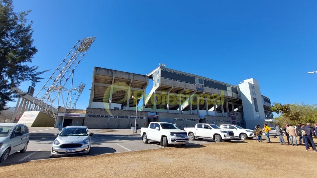 Proyectan a futuro la construcción de un techo para el estadio Martearena -  Salta - Profesional FM  Salta, Argentina